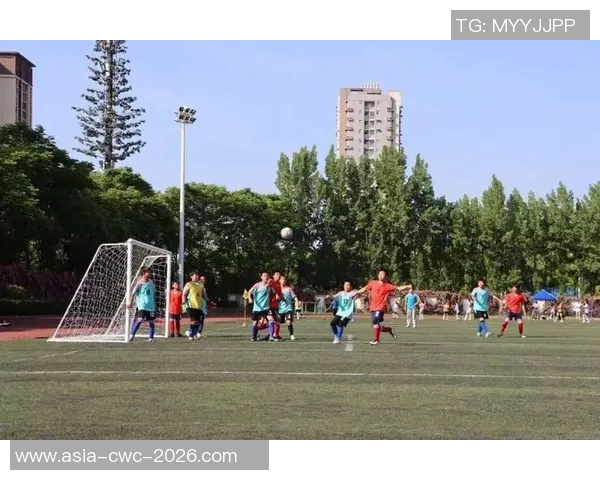 校园足球比赛精彩纷呈学生们展现青春活力与团队精神