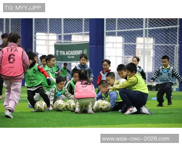 英格兰足球的战术风格与技术特点分析及其在国际赛场上的表现 英格兰足球的战术风格与技术特点分析及其在国际赛场上的表现